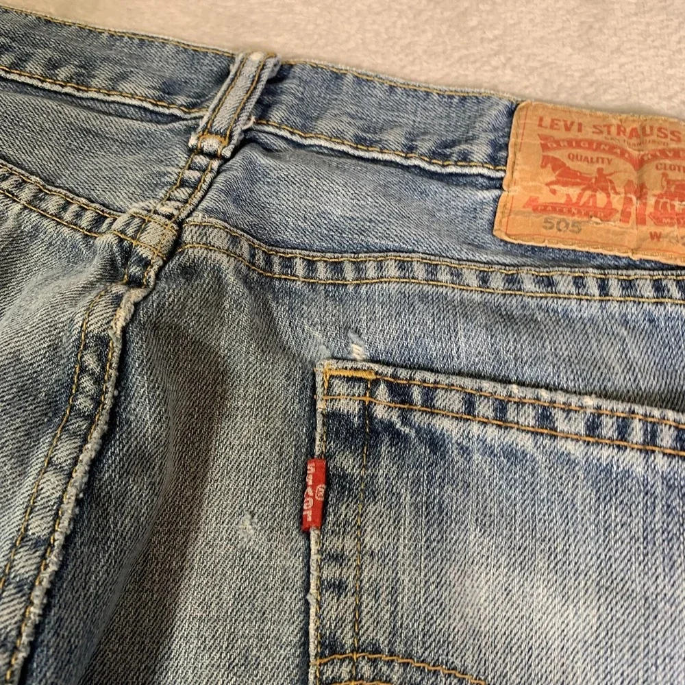 Vintage Levis 505 Jeans Mens 32x32 Blue Light Wash Regular Straight Distressed
